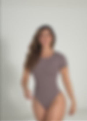 Seamless Short Sleeve Bodysuit: Elegant Women’s Top | Salome 01L5